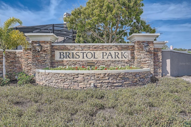 view of community / neighborhood sign