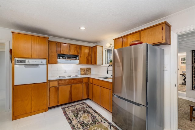 kitchen with sink, a textured ceiling, white appliances, range hood, and decorative backsplash