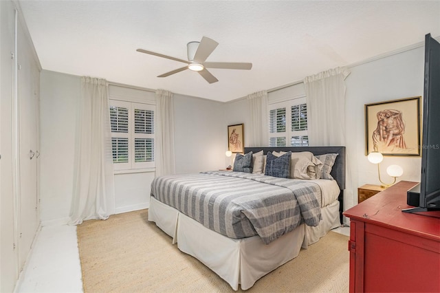 bedroom with ceiling fan