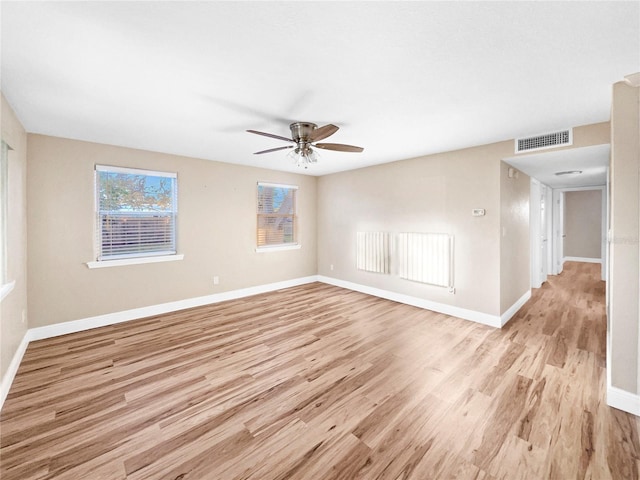 empty room featuring light hardwood / wood-style floors and ceiling fan