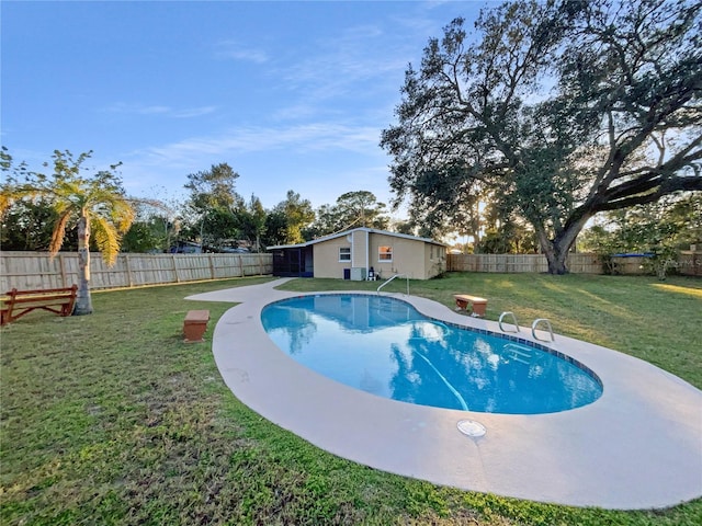 view of swimming pool with a yard