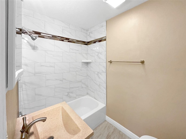 bathroom featuring sink and tiled shower / bath