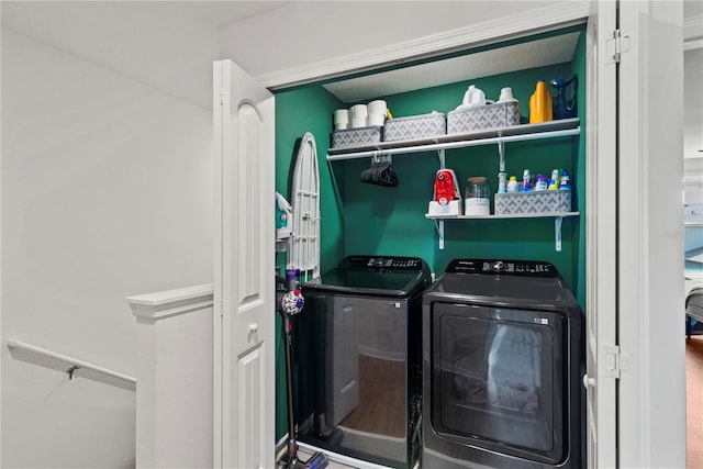 washroom with laundry area and washing machine and dryer