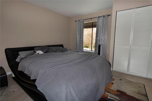 bedroom featuring a closet