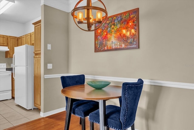 dining room with light hardwood / wood-style flooring, an inviting chandelier, and breakfast area