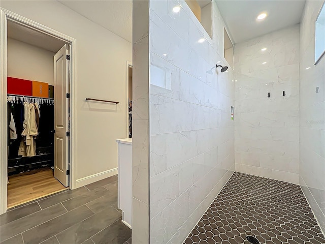 bathroom featuring a tile shower