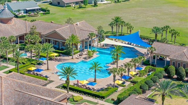 view of swimming pool