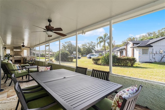 sunroom with ceiling fan