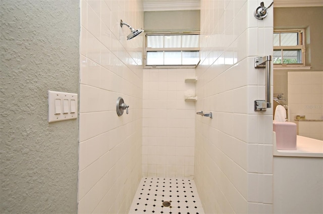 bathroom featuring a tile shower