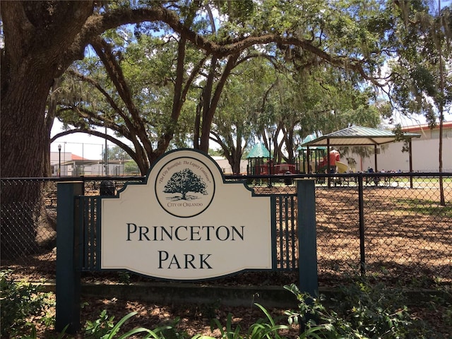 community / neighborhood sign featuring fence