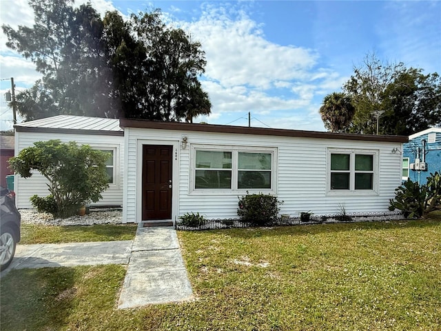 manufactured / mobile home featuring a standing seam roof, metal roof, and a front yard