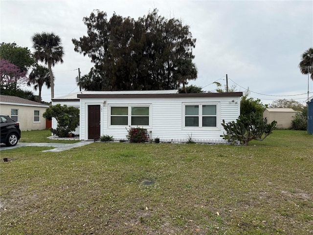 view of front of home featuring a front yard