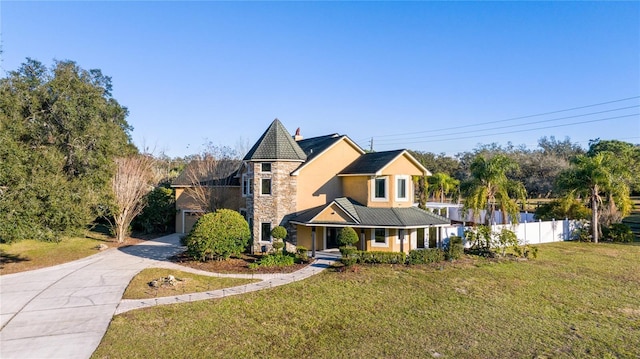 view of front of home featuring a front lawn