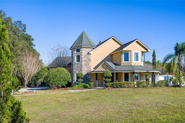 view of front of home with covered porch and a front lawn