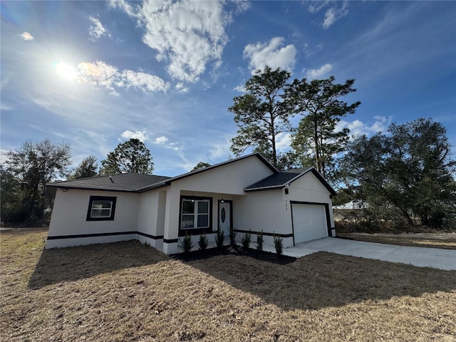 view of front of property featuring a garage and a front yard