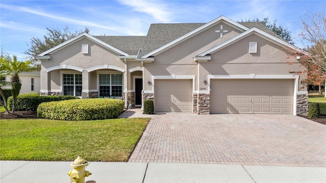 view of front of house featuring a garage and a front yard