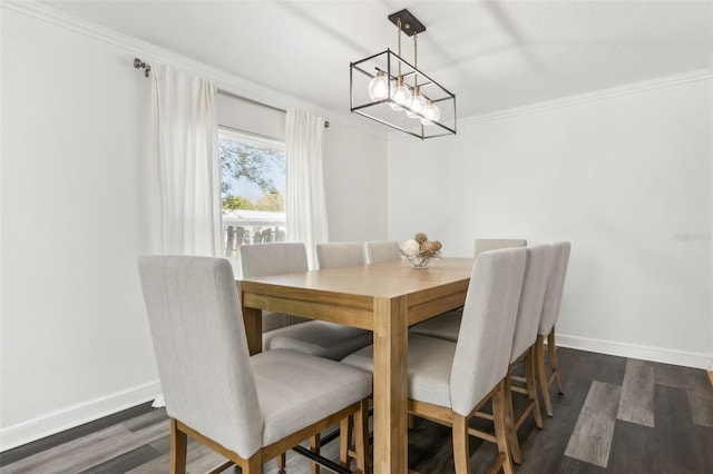 dining space featuring baseboards, dark wood-style flooring, and crown molding