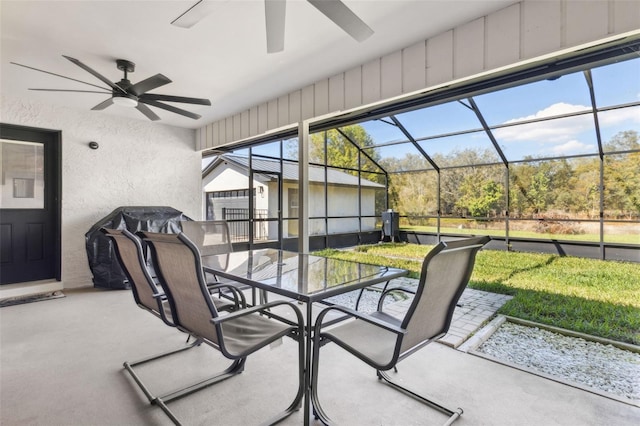 sunroom / solarium with a ceiling fan