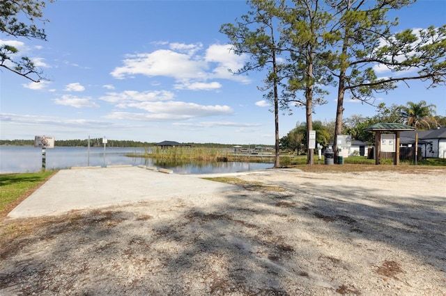 view of yard featuring a water view