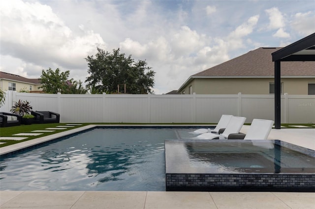 526 First Cape Coral Dr, Winter Garden, FL 34787 - view of swimming pool featuring an in ground hot tub