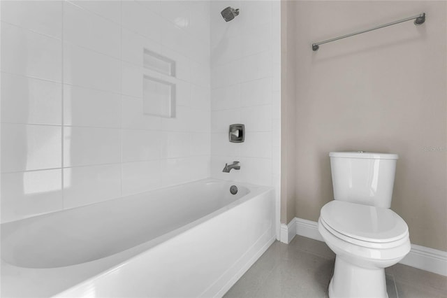 bathroom featuring tiled shower / bath and toilet