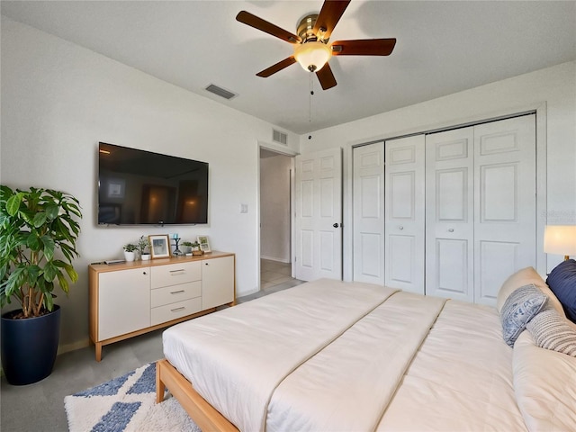 bedroom featuring ceiling fan and a closet