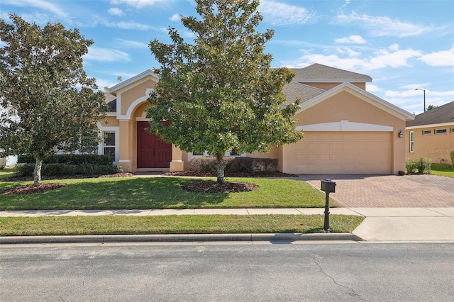 view of front of home featuring a garage and a front yard