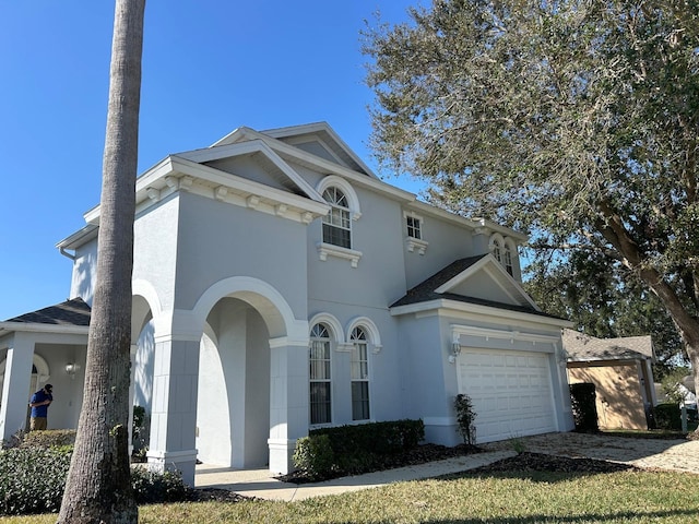 view of front facade with a garage