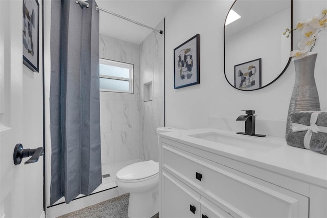 bathroom featuring a shower with curtain, vanity, and toilet