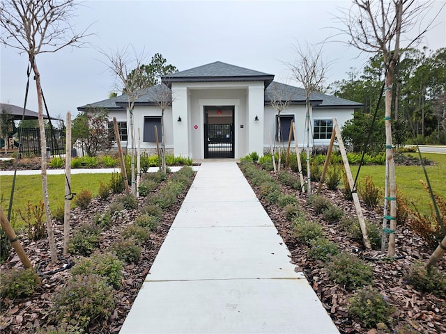 view of front of house with a front yard