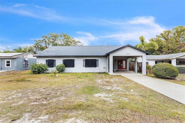 view of front of property featuring a carport and a front lawn