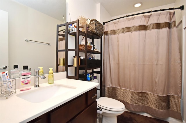 bathroom with a shower with curtain, vanity, and toilet