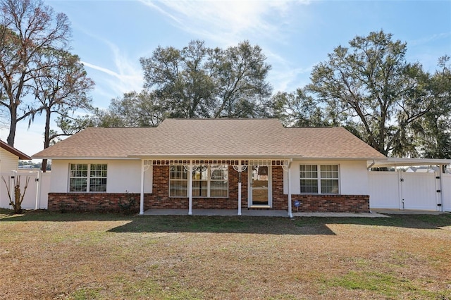 ranch-style home featuring a front lawn