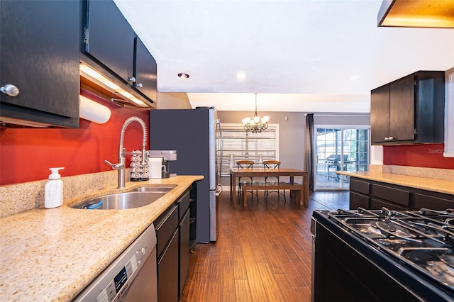 kitchen featuring dishwashing machine, sink, black range with gas cooktop, dark hardwood / wood-style floors, and a notable chandelier