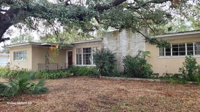 view of front of property