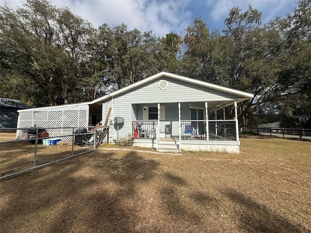 view of front of home featuring a porch and a front lawn