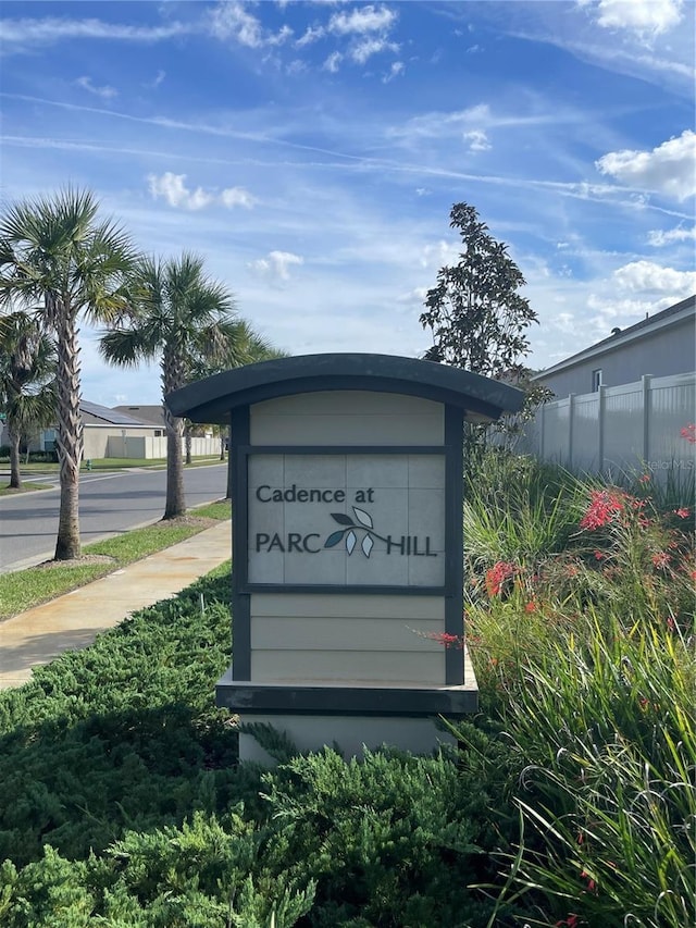 view of community / neighborhood sign