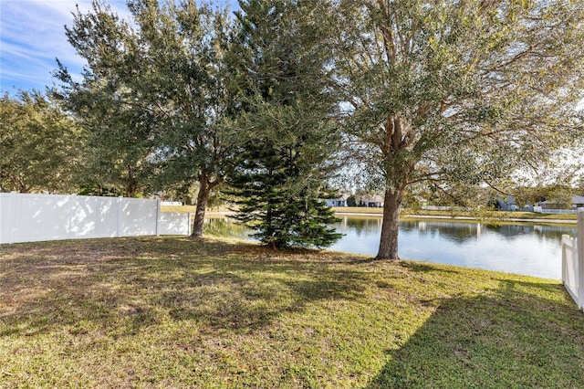 view of yard featuring a water view