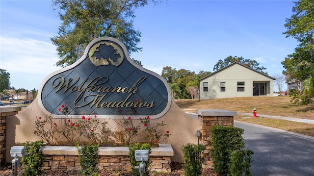 view of community / neighborhood sign