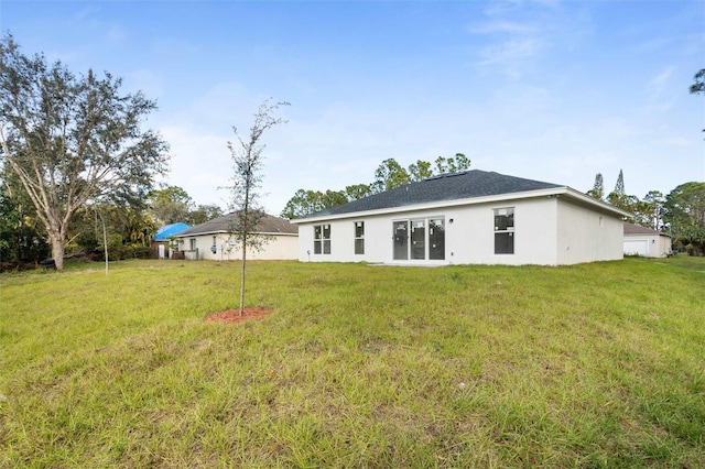 back of house featuring a lawn