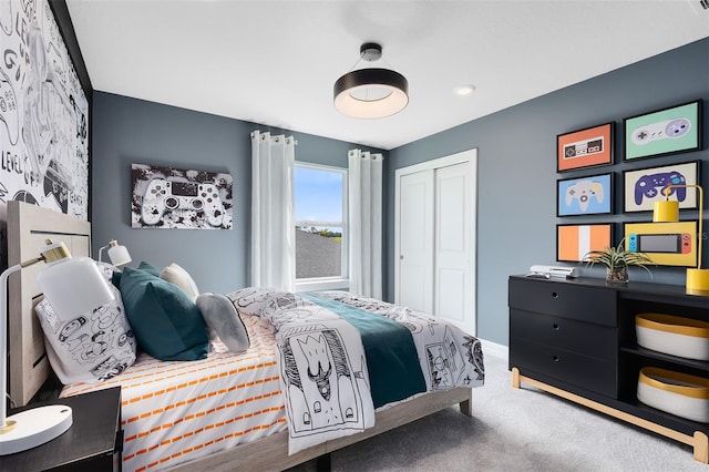 bedroom featuring carpet flooring and a closet