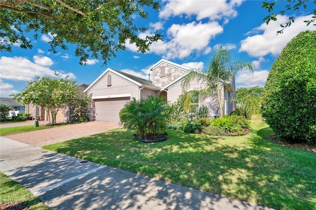 view of front facade featuring a garage and a front yard