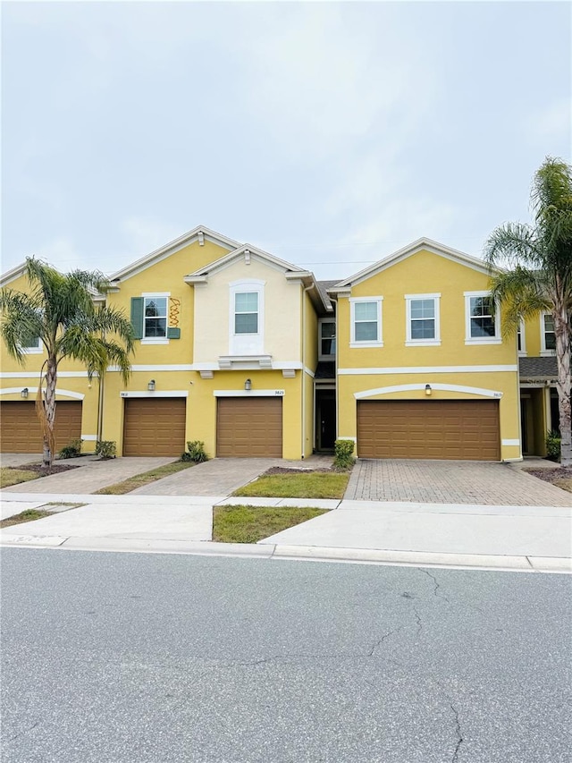 view of front facade with a garage