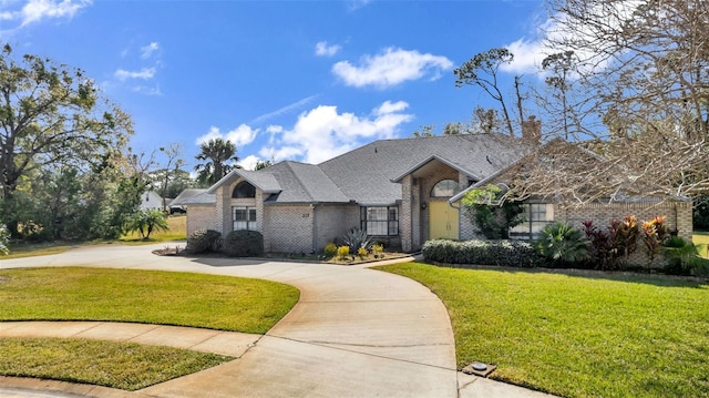 view of front of house featuring a front lawn