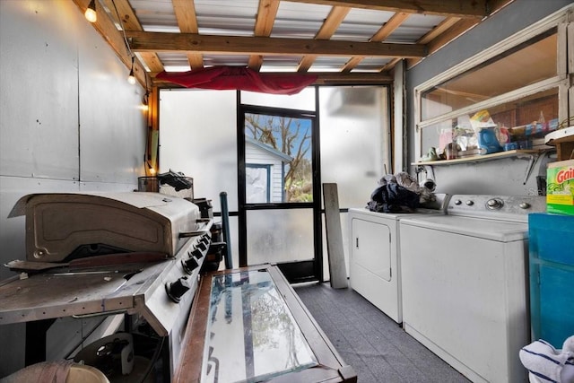 laundry area featuring washer and clothes dryer