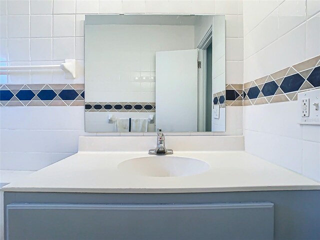 bathroom featuring tasteful backsplash and vanity