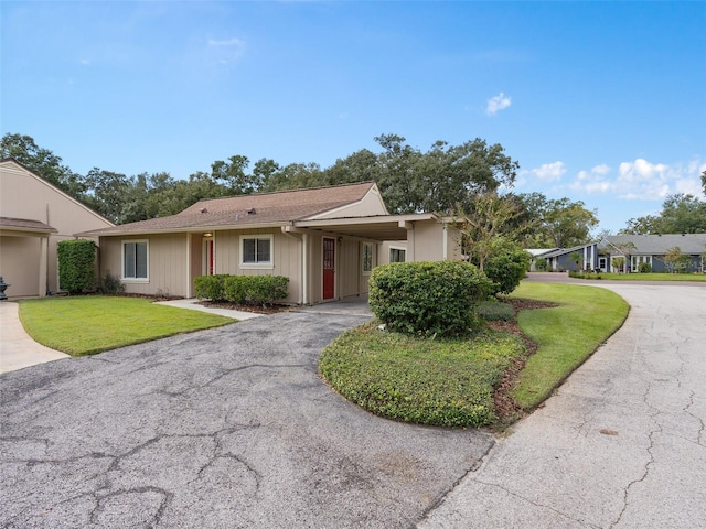 ranch-style home with a front yard