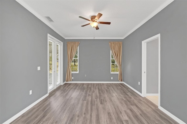 spare room featuring crown molding, light hardwood / wood-style floors, and ceiling fan