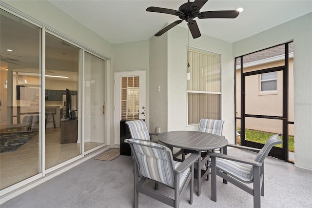 sunroom with ceiling fan