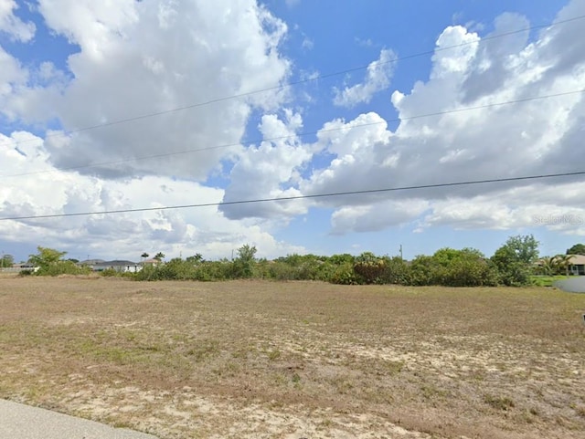 Listing photo 2 for 1422 NE 20th St, Cape Coral FL 33909